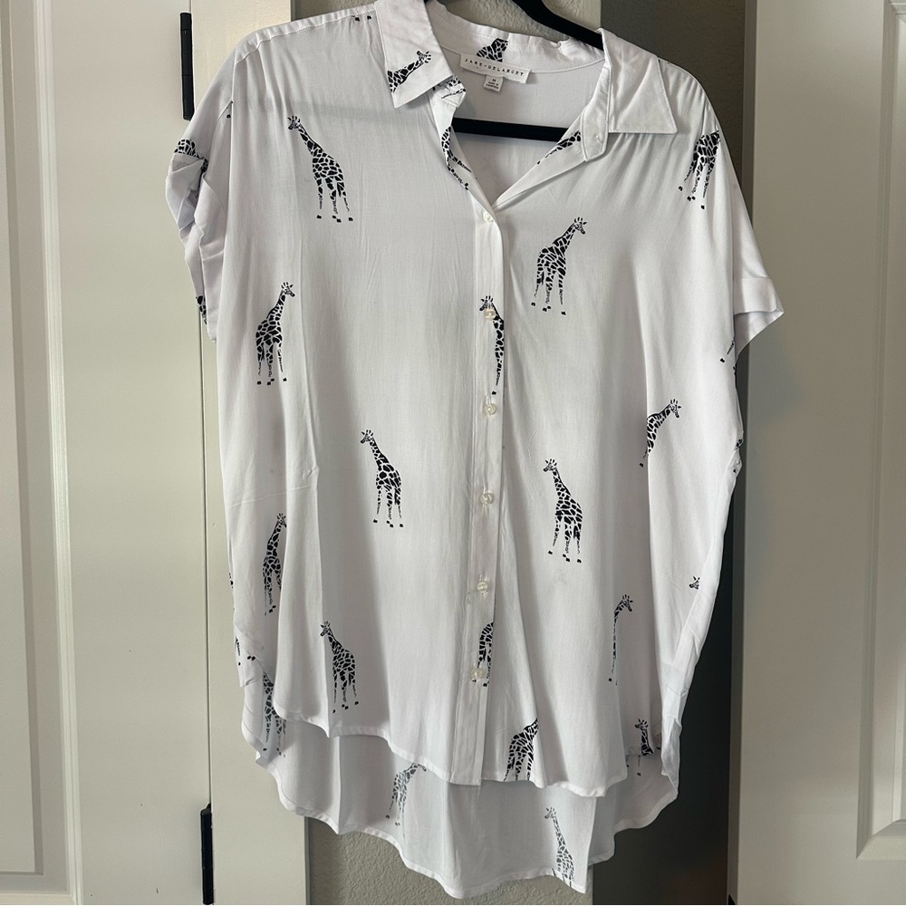 Jane & Delancey White Button-Up Shirt with Giraffe Print